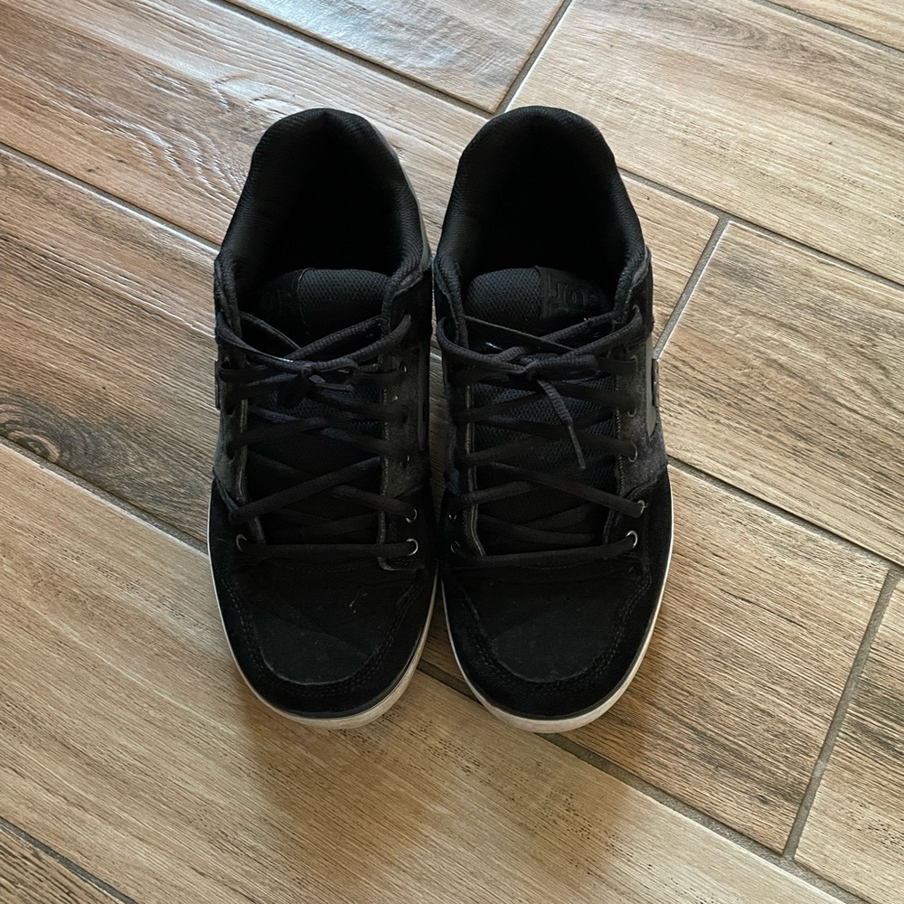 Dc skate shoes